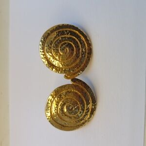 Monet Disk Earrings Signed Vintage Hammered 10kt gp gold toned coiled circular